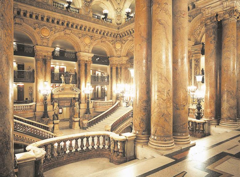 Escalera en la Ópera Garnier de París